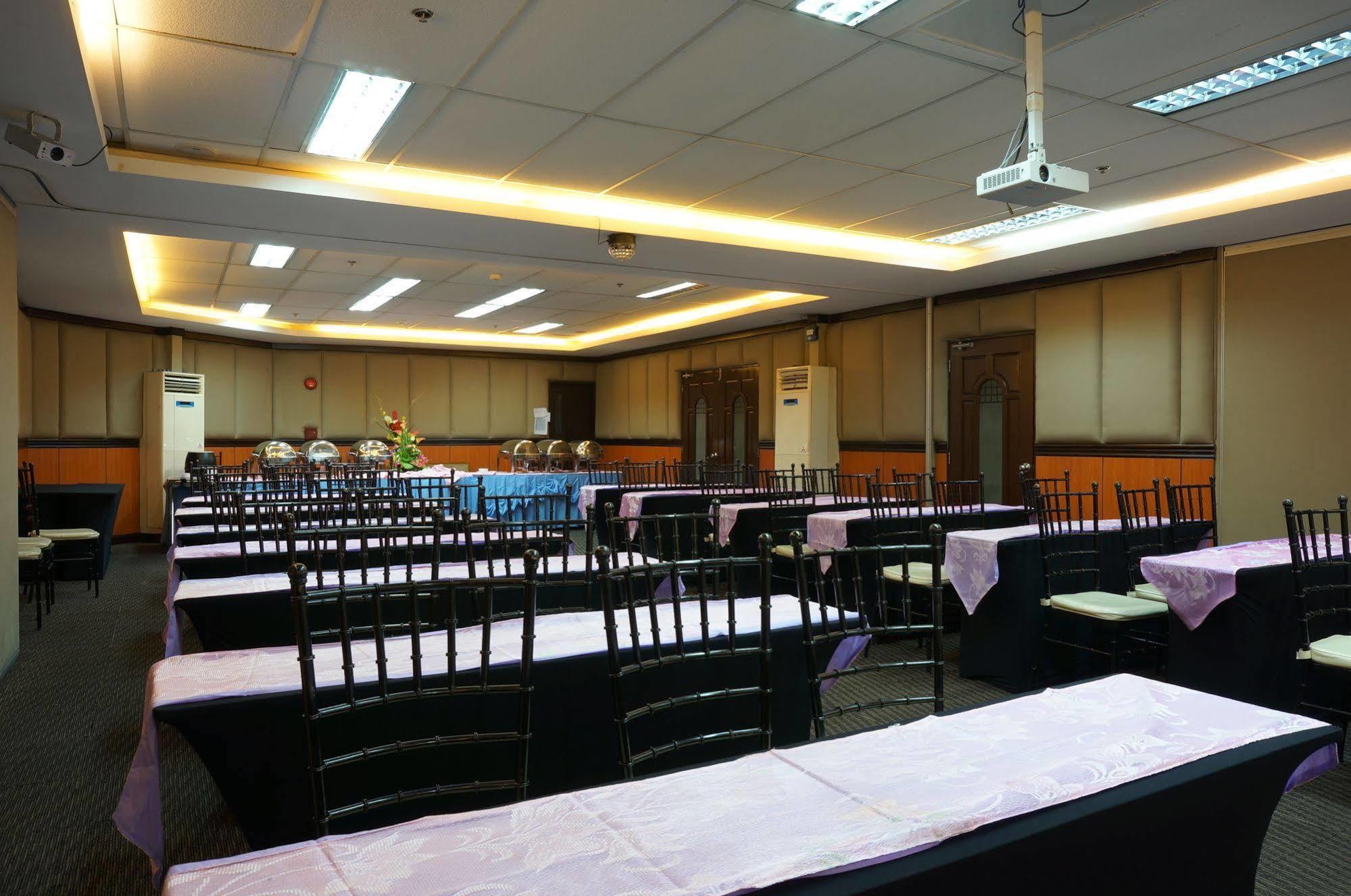 Eurotel Makati Makati City Bagian luar foto